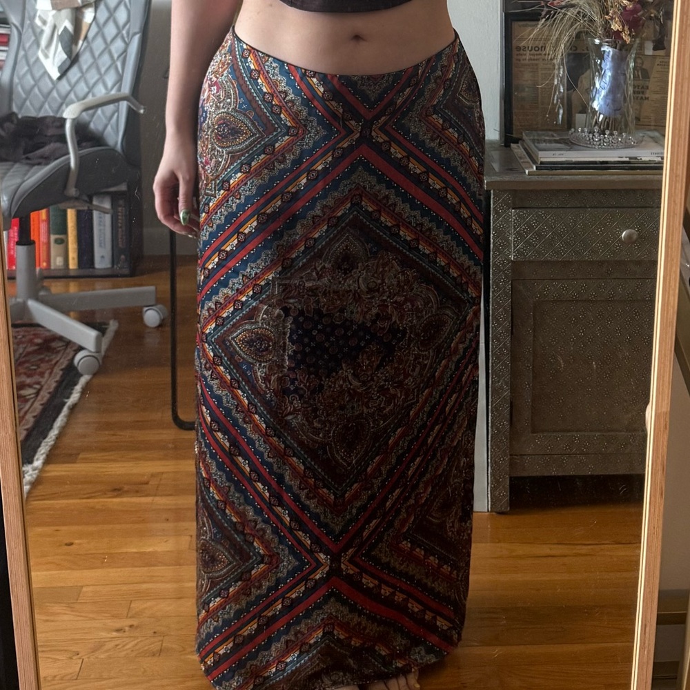 Silky printed maxi skirt - Picture 2 of 4